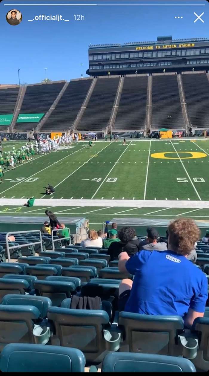 JT Tuimoloau visits Oregon's public spring practice.